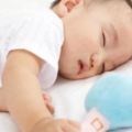 寶寶如何睡出好看的頭型？專家：過了這個月份再糾正，真的沒救了