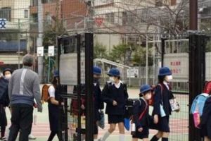 幼兒園接寶寶，最忌諱家長做這些事情，對孩子的心理影響很大