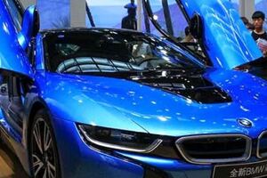 買錯車了嗎？BMW窗外肉包鐵「後座卻超正點」他反觀副駕狂嘆…網友見狀全笑瘋