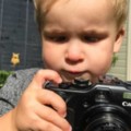 攝影師老爸「把相機拿給1歲兒子」讓他隨便拍　1天後檢查相機「看到孩子眼中的世界」瞬間呆住了