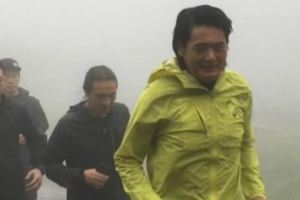 影帝好親民！周潤發陽明山路跑「聽到阿姨尖叫」　他大霧中「馬上衝回去」網友讚翻：不愧是發哥