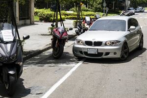 明年元旦開始「停車」將更方便，汽車格內可停多台重機，減少空間的浪費！