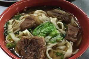 客人先點了三碗牛肉麵，等朋友到了才知道有人不吃牛，居然還指責老闆煮麵動作太快