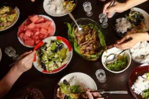 第一次帶公務員男友回家，父母樂開花，男友走後母親勸我趕緊分手