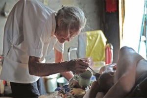 中國老婦97歲過世錢還在照顧病兒，拒絕「50萬」捐款留下這句遺言！