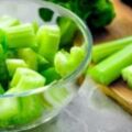 芹菜葉子沒營養、不能吃？那你就錯了，芹菜葉比莖營養高好幾倍