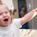 孩子發脾氣時，你的第一反應很重要，關乎孩子情商和養成
