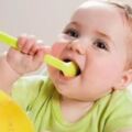 「大口吃飯！」，家長喂飯時常說一句話並不好，其實在害孩子