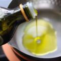橄欖油可以用來炒菜嗎？營養師：高溫環境下，部分營養素會被破壞