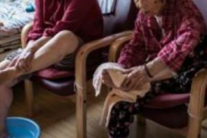 60歲老奶奶「天天」用生薑來泡腳，15天後身體有驚人的變化！