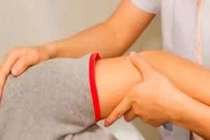 肩膀僵硬酸痛、抬不高？照這5張圖動一動，比吃藥管用