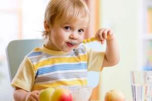 "我沒有食慾"！當孩子出現這3種症狀，說明他們產生了積食