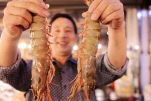 鮮蝦吃不完怎麼保存？水產店老闆教你一招，放30天還跟活蝦一樣鮮美