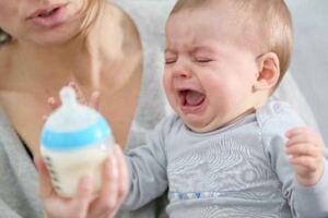 2歲寶寶咬碎體溫計誤吞水銀，媽媽這種做法讓醫生值得稱讚