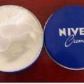 日本女生人手一罐的「妮維雅霜」竟有這7種高效使用法，只要睡前塗抹一次，女人皮膚白嫩！