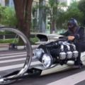 F1賽車手打造「超狂摩托概念車」36吋無框車輪「配上飛機引擎」一噴射300馬力狂飆帥翻