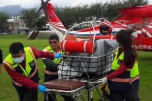 登八通關古道失蹤懸崖發現男屍吊掛下山