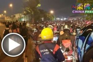 柔佛長堤大塞車！2小時駛不出新山關卡