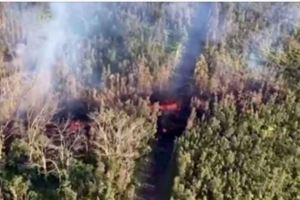 火山爆發完是6.9強震！　夏威夷出現「熔岩在地上流」的奇觀