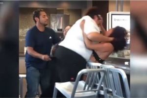 不滿關閉飲料機…女客辱罵店員~~內附影片