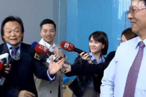 王世堅奇遇謝龍介！一秒尷尬握手說了這一句話