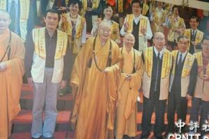 睽違四年　馬英九初二中壢吳家禮佛