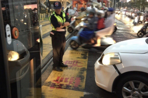 高雄輕軌又與民車擦撞  自上路後層出不窮