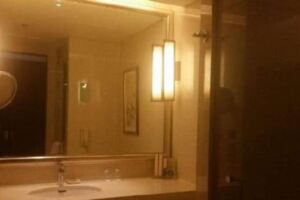 為什麼住旅館時「廁所燈要開一晚」？多數人不在意，聰明人就知道！