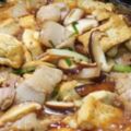 香菇燉豆腐越燉越香，出鍋香氣四溢，看完又學會一道特色家常菜