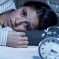 為何有人一粘就睡，有人卻常半夜失眠？差別可能就在藏在4件事上