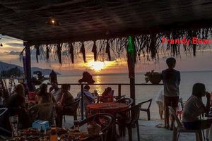 Penang的BatuFeringghi最尾端也有一家比較隱秘的沙灘酒吧--FrandyBeachBar
