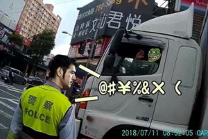 騎士好端端的突然被貨車逼車　「金城武警」又罵又開紅單神救援