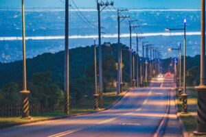 台中最浪漫的一條路！　「藍色公路」遠眺城市海景、七彩夕陽