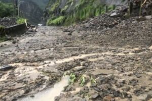 高雄山區暴雨撤離千人　韓國瑜南投拚選舉挨批