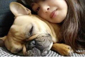 毛孩比男友更有安全感　專家鼓勵女生選狗狗當「床伴」：睡眠品質會變好