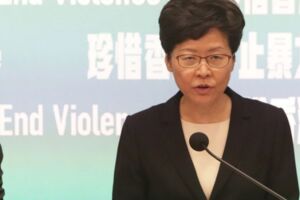 林鄭月娥：暴力無法得逞訴求 只會破壞摧毀讓香港走上不歸路