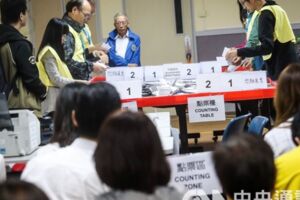 香港區選親中建制派失利 陸網友震驚直呼一國兩制失敗了