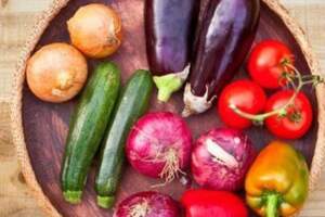 春季如何食療？營養師：選擇2種應季的蔬菜水果，物美價廉還養生