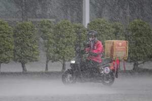 雨天外送收到500元高額小費「謝謝冒雨送餐」外送員暖心PO網