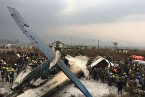 尼泊爾加德滿都機場驚傳墜機起火 客機燒得焦黑 39死、23人送醫急救