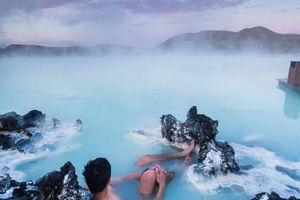 12張讓你秒分辨拍照的人是「高手」還是「菜鳥」的世界美景照，#1一不小心就把冰島拍成公共澡堂了…
