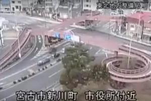 當年日本海嘯，這輛汽車遇到海嘯來襲，竟然……這段監控視頻未曾公開！ 畫面讓全世界震驚！！