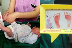 為什麼剛出生的寶寶總要「蓋腳印」？醫生沒告知，但家長們必須要知道！