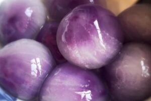 水晶紫薯湯圓，顏色透亮，咬一口就忍不住要吃一碗