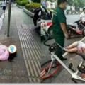 妙齡女躺路邊整晚沒人撿！3名男子卻在一旁「默默守候」！走近一看都傻了！