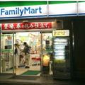 用千元鈔買10元飲料，店員質疑「為了玩娃娃機來換零」而拒收！最後「店長的反應」讓顧客超傻眼…