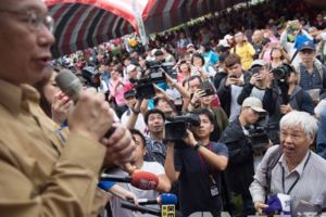 敬老活動失序長者搶彩券推擠受傷