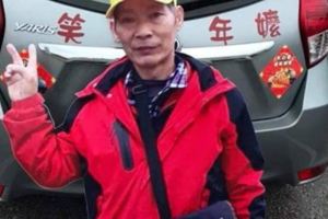 老公癌逝　她帶人形立牌一起去七逃