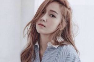 她們曾是少時成員，Tiffany和隊員頻繁互動，Jessica卻沒有交流