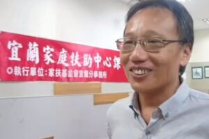 出生7天被丟路邊！他不顧一切「抱回來養」樂當寄養爸爸　留不住孩子「他淚求不要走」：再也聯絡不上了